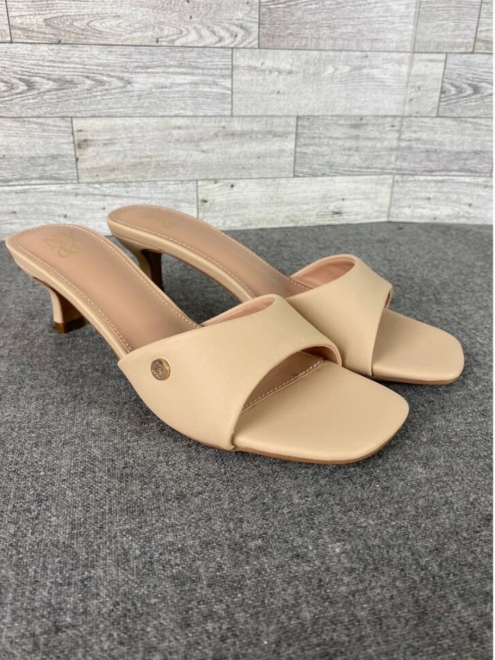 New York & Company Gaia Kitten Heel Sandals Nude Size 6